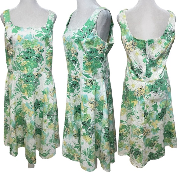 Breakin' Loose Dresses & Skirts - Breakin' Loose Green & White Floral Print Sleeveless Knee Length Dress Size 12